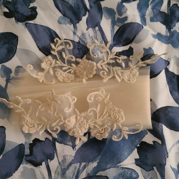 2 Embellishments and Tulle - Picture 4 of 4